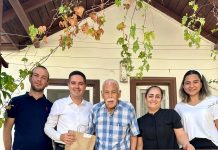 ADANA’DA HUZUREVİ SAKİNLERİNE BABALAR GÜNÜ SÜRPRİZİ